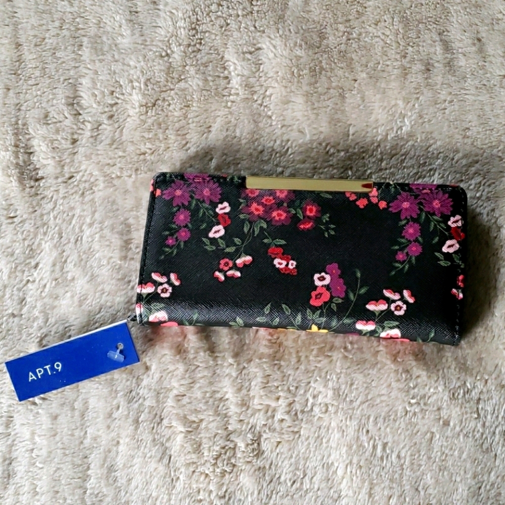 NWT APT.9 Wallet